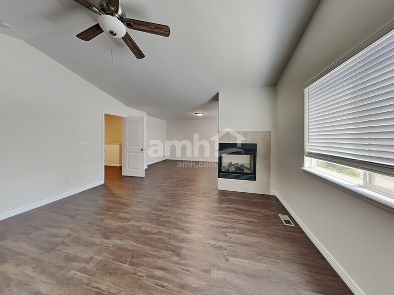 Building Photo - 2496 Sierra Springs Dr