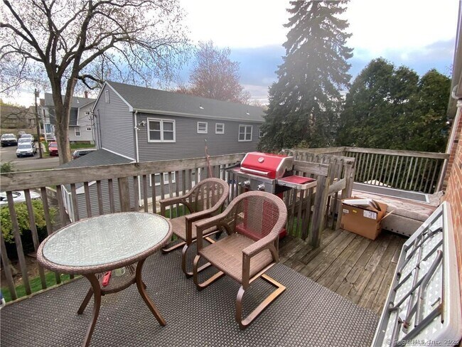 Building Photo - 409 Glenbrook Rd