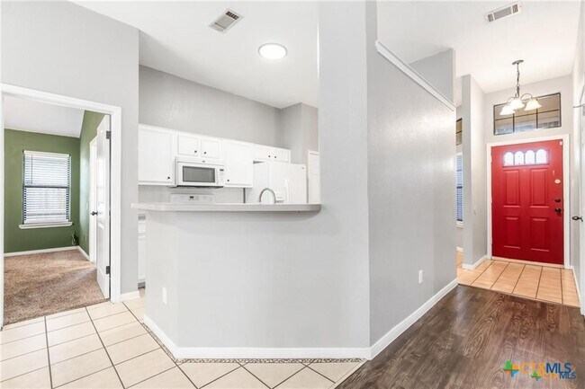 Building Photo - 605 Paintbrush Dr