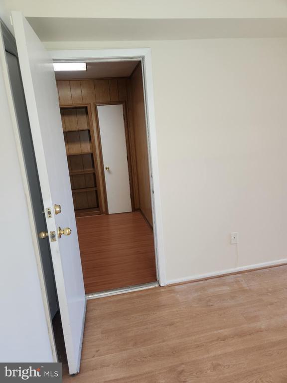 Building Photo - 10224 Dedaker St