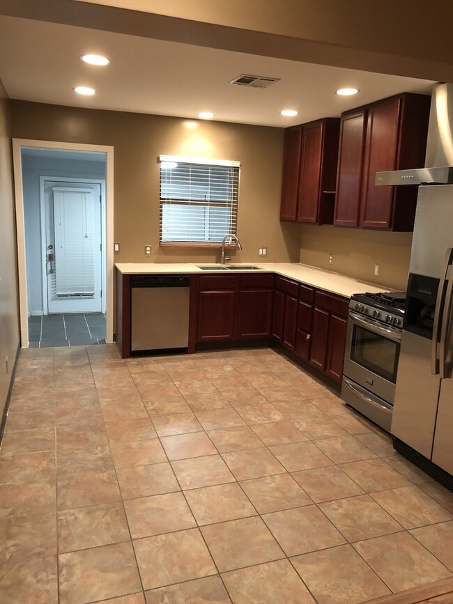 Building Photo - Updated Florence Park South Bungalow! 2 Be...