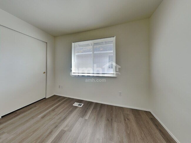 Building Photo - 18631 29th Ave E