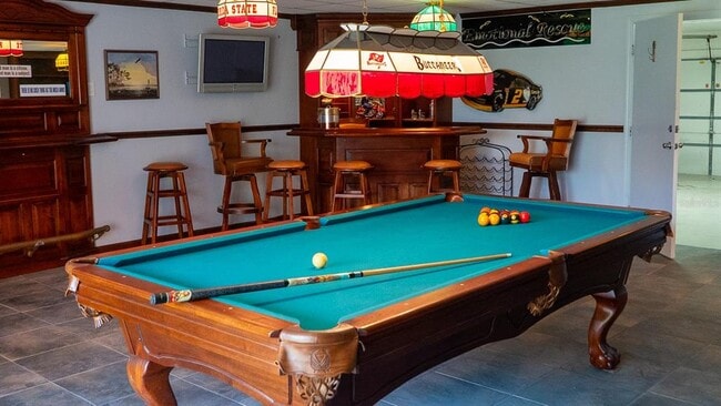 Building Photo - 1635 Royal Palm Dr S