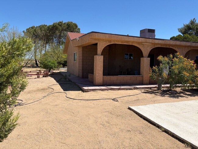 Building Photo - 3Bedroom/1.5 Bath Homeon 2.5 Acres...Rural Living At It's Best and For Only $2100 a Month