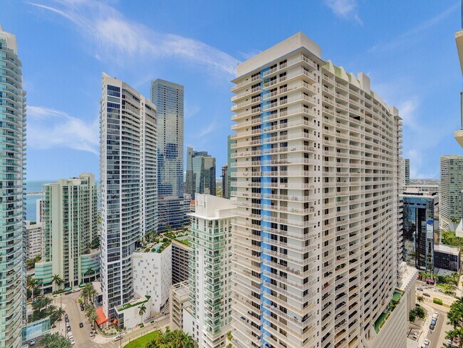 Building Photo - 1155 Brickell Bay Dr