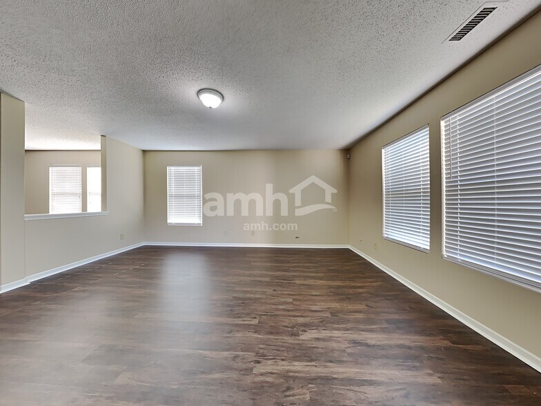 Building Photo - 10383 Homestead Dr