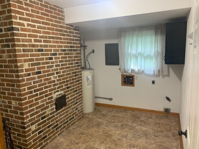Building Photo - 3BR Single Family Home with an OFFICE!