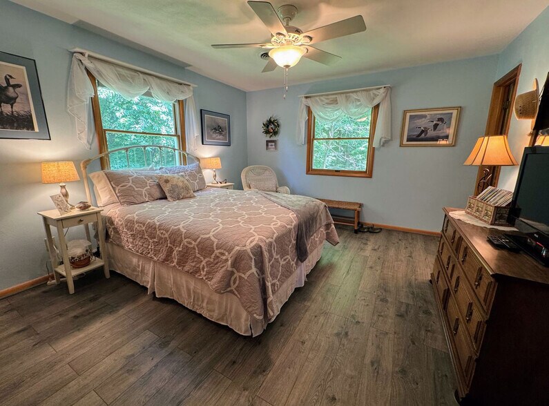 Building Photo - 56500 Penn Rd