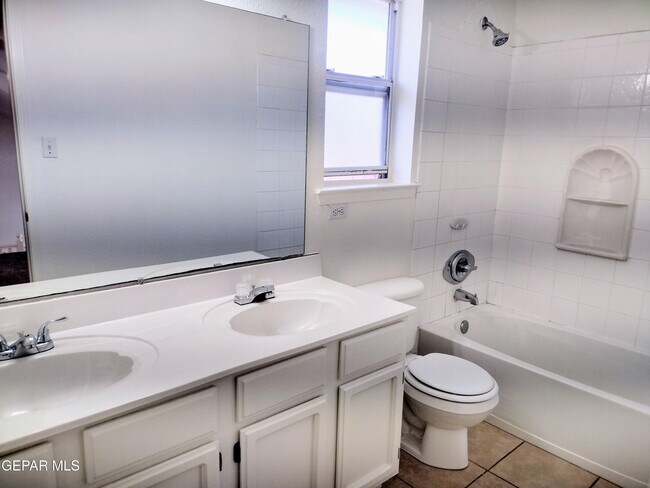 Building Photo - 4620 Loma Linda Cir