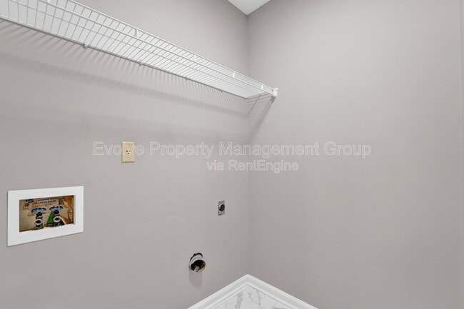 Building Photo - 3014 Meadows Ln