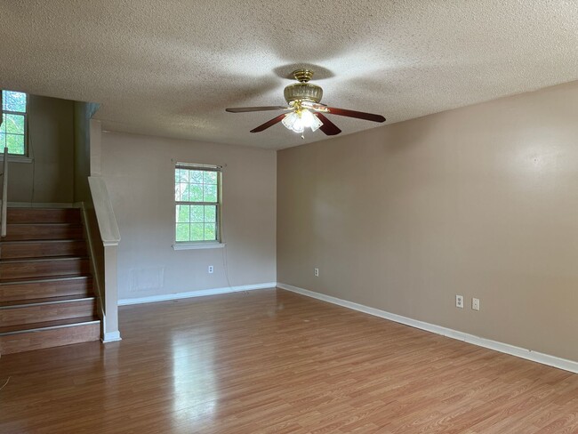 Building Photo - 1620 Hickory Pl