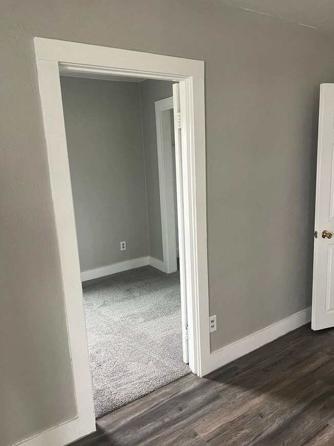 Building Photo - FOR RENT: Recently renovated home in Neenah!