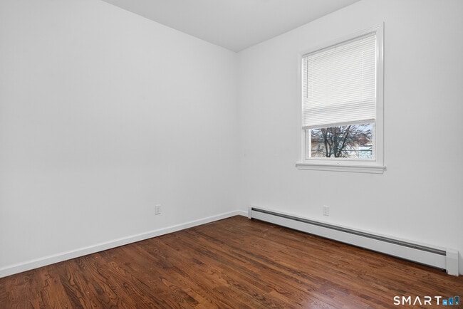 Building Photo - 144 Cottage St