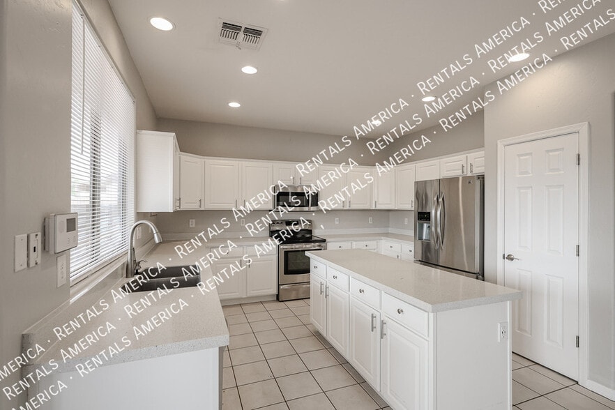 Building Photo - 14605 W Verde Ln