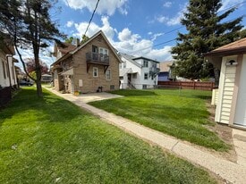 Building Photo - 1214 S 76th St