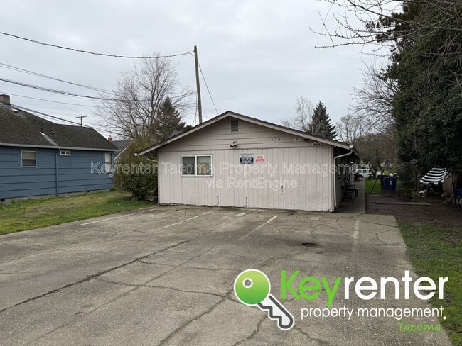 Building Photo - 3727 S D St