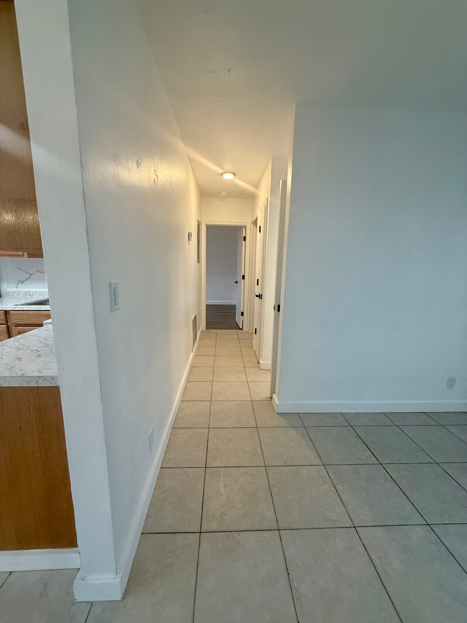 Building Photo - 337 SE 12th Ave