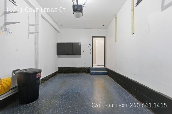 Building Photo - 10211 Cove Ledge Ct