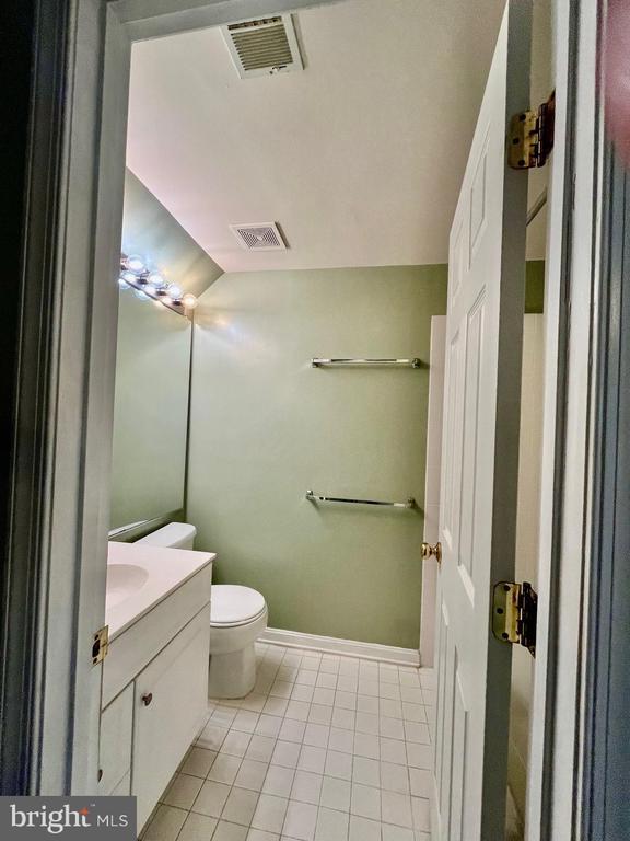 Building Photo - 7504 Lamoyne Ct