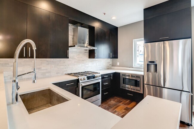 Building Photo - Northern Liberties Townhome with Garage
