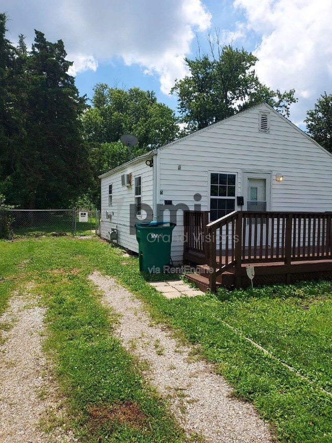 Building Photo - 1719 W Olive St