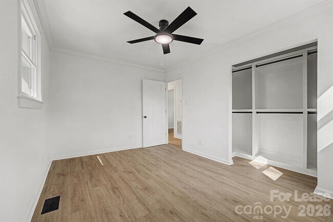 Building Photo - 357 Barnes St