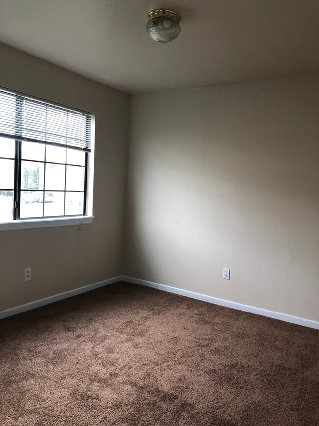 Building Photo - 7547 Windsor Oaks