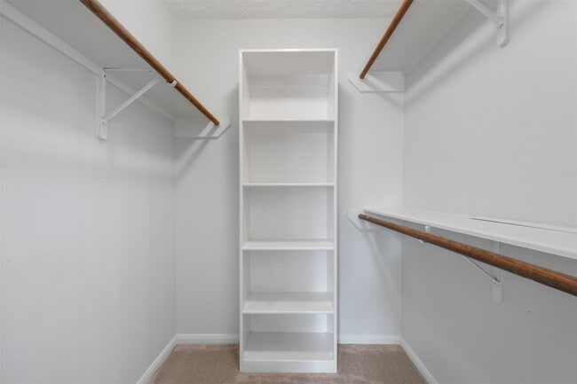 Building Photo - 8051 Bay Branch Dr