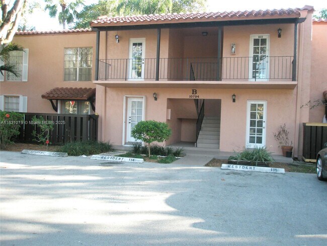Building Photo - 10794 N Kendall Dr