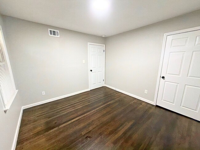 Building Photo - 3587 Hallbrook St