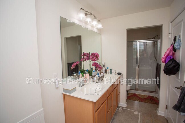Building Photo - 172 Fela Dr