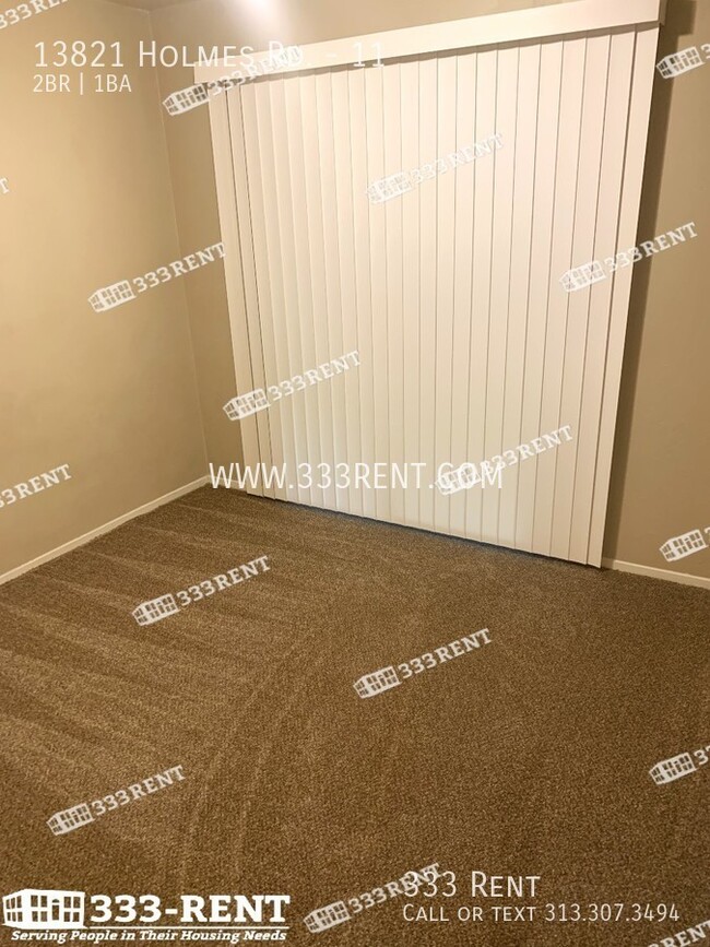 Building Photo - Great apartment located in Martin City