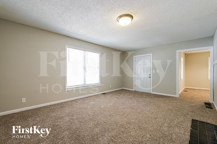 Building Photo - 390 Hillside Dr SW