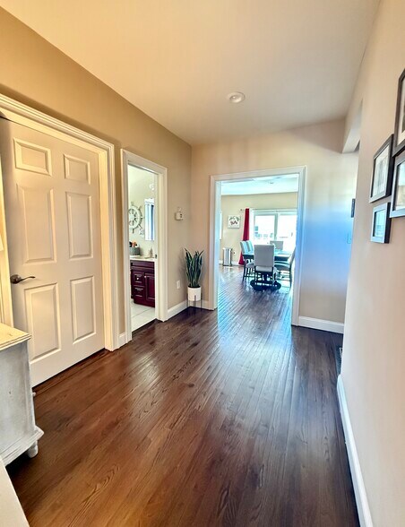 Building Photo - 2568 Seminole Ave