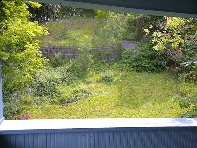 Building Photo - 3 Bed|1 Bath Apartment in Westcott Neighbo...