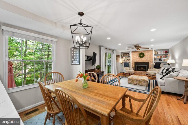Building Photo - 10906 Carters Oak Way