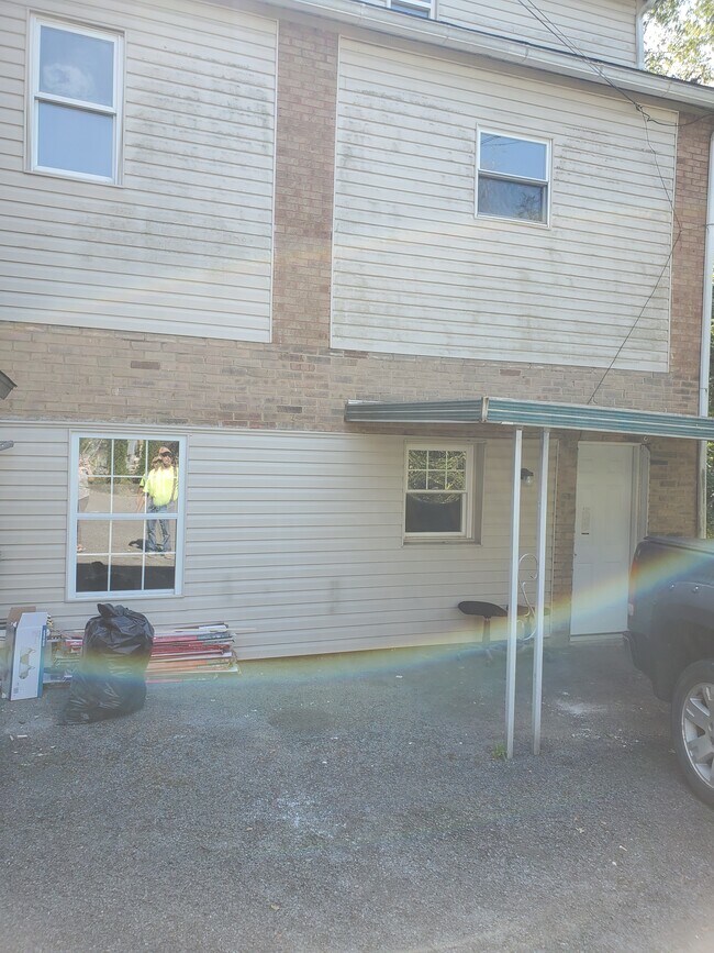 Primary Photo - 122 Highland Dr