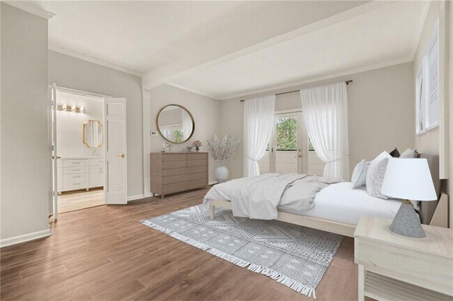 Building Photo - 3813 Paces Ferry W