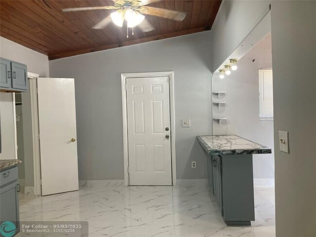 Building Photo - 3630 SW 46th Ave