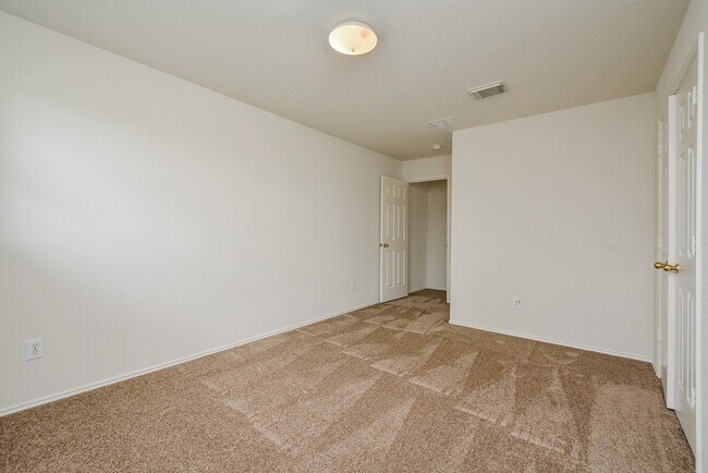 Building Photo - 18326 Thicket Grove Rd