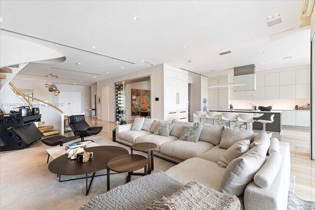 Building Photo - 401 E Rivo Alto Dr