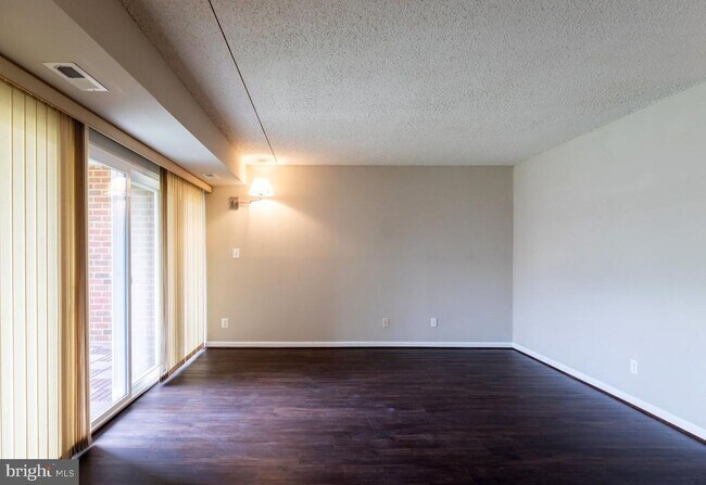 Building Photo - 11804 Breton Ct