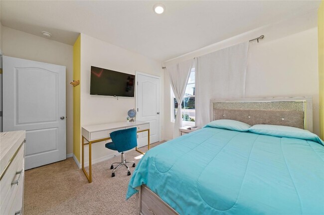 Building Photo - 687 Griffon Ave