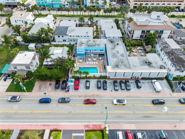 Building Photo - 4228 N Ocean Dr