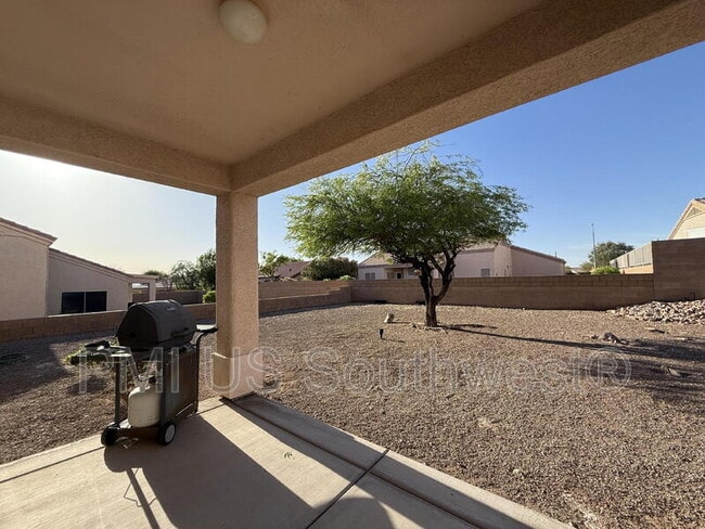 Building Photo - 2657 Edgewater Dr