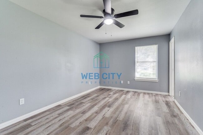 Building Photo - 2525 Lyola St