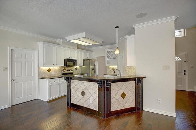 Building Photo - 5101 Cavendish Dr