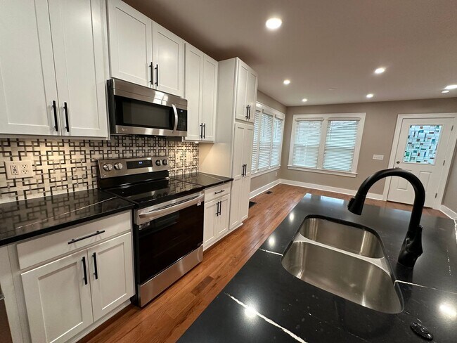 Building Photo - Deming Ave 2697-2699 NSLLC