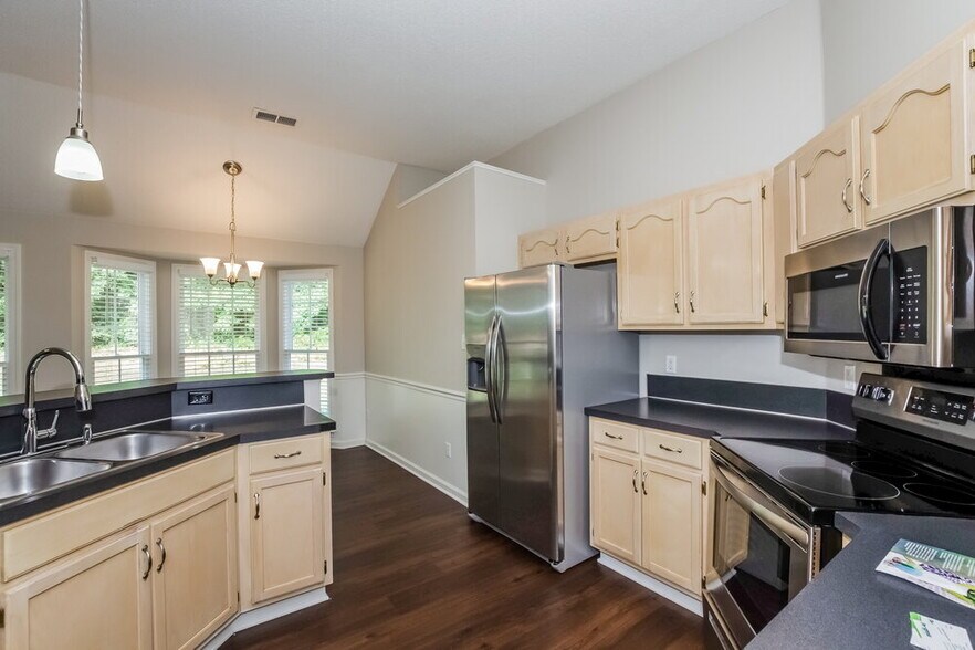 Building Photo - 11621 Long Forest Dr