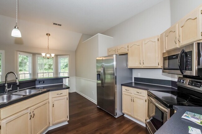 Building Photo - 11621 Long Forest Dr